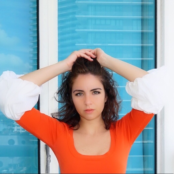 Meet your Posher, Jennifer - Picture 1 of 1